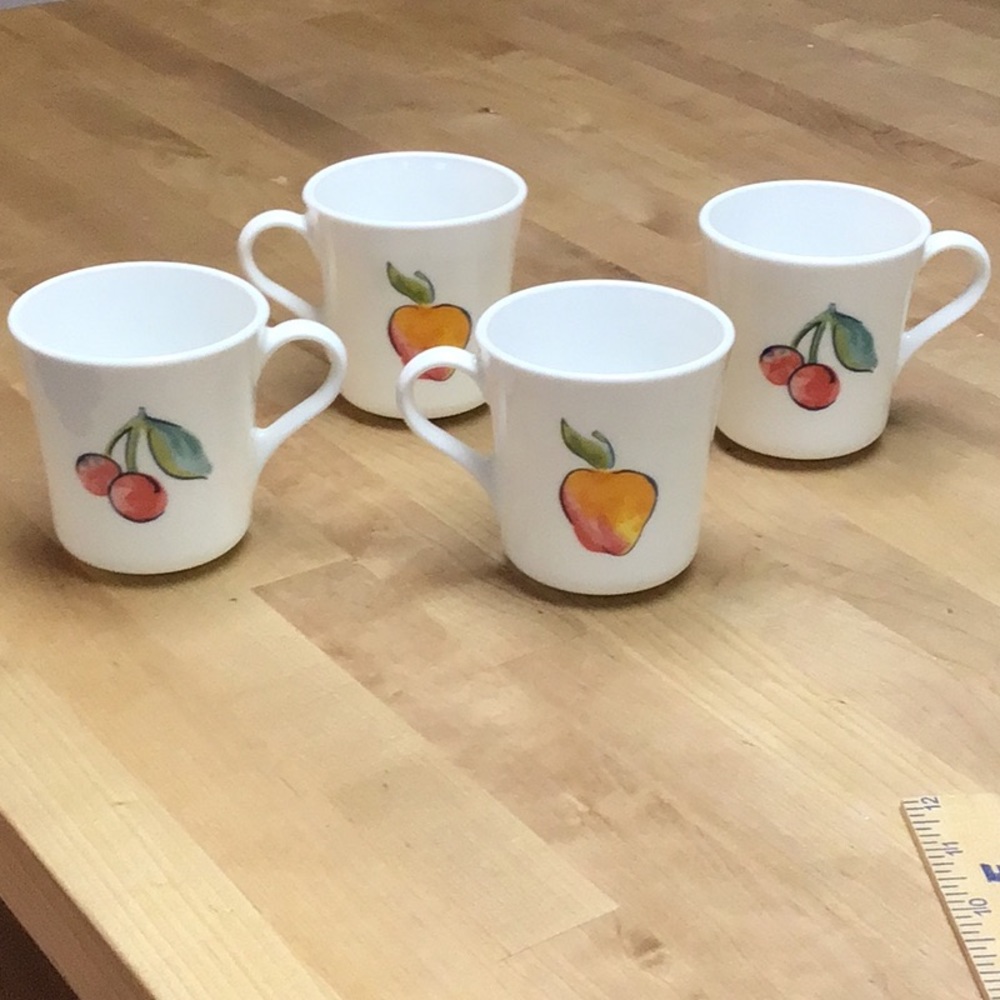 SET OF 4 VINTAGE CORNING WARE CORELLE FRUIT BASKET APPLE PEAR COFFEE CUPS